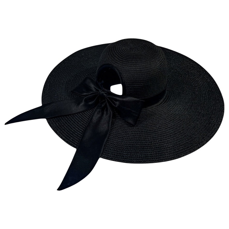 Damazo Soleil Flow hat with ponytail opening in black. Close-up of Damazo Soleil Flow hat 