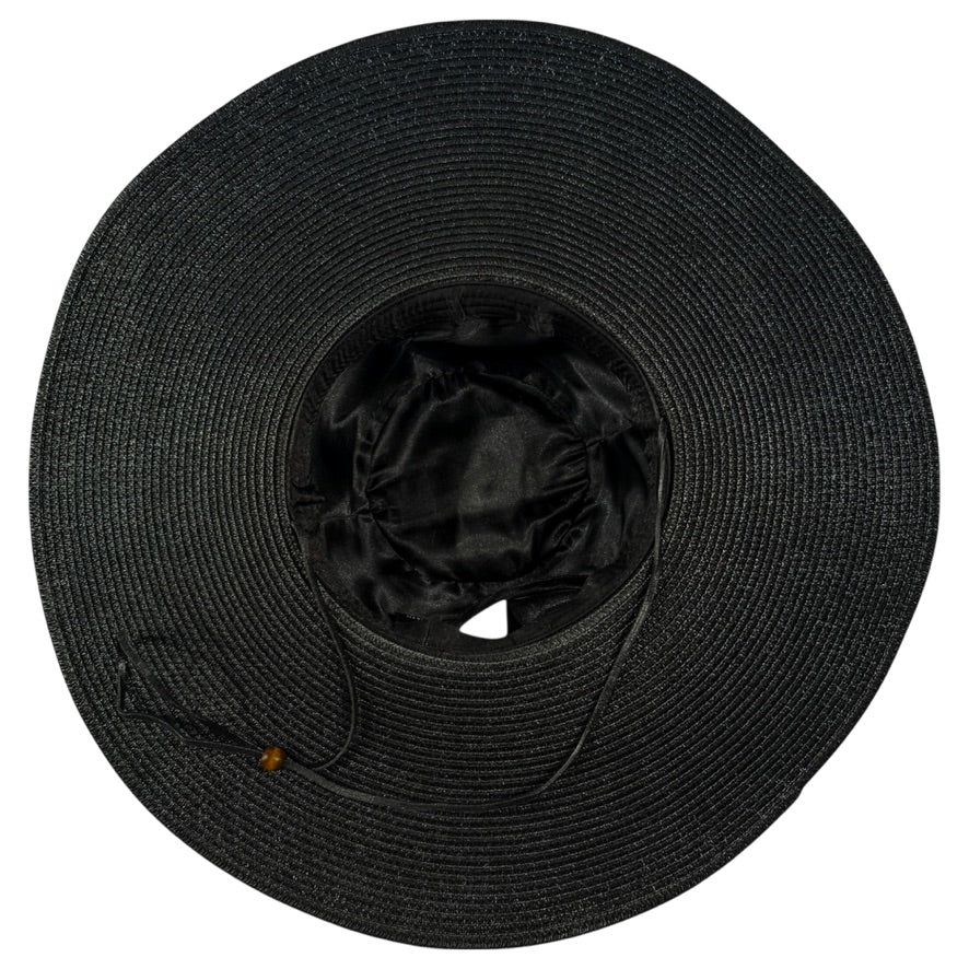 Damazo Soleil Flow hat with ponytail opening in black. Close-up of Damazo Soleil Flow hat 