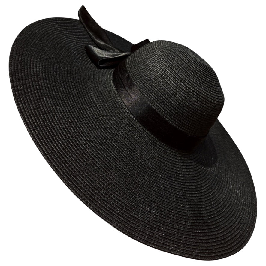 Damazo Soleil Flow hat with ponytail opening in black. Close-up of Damazo Soleil Flow hat 